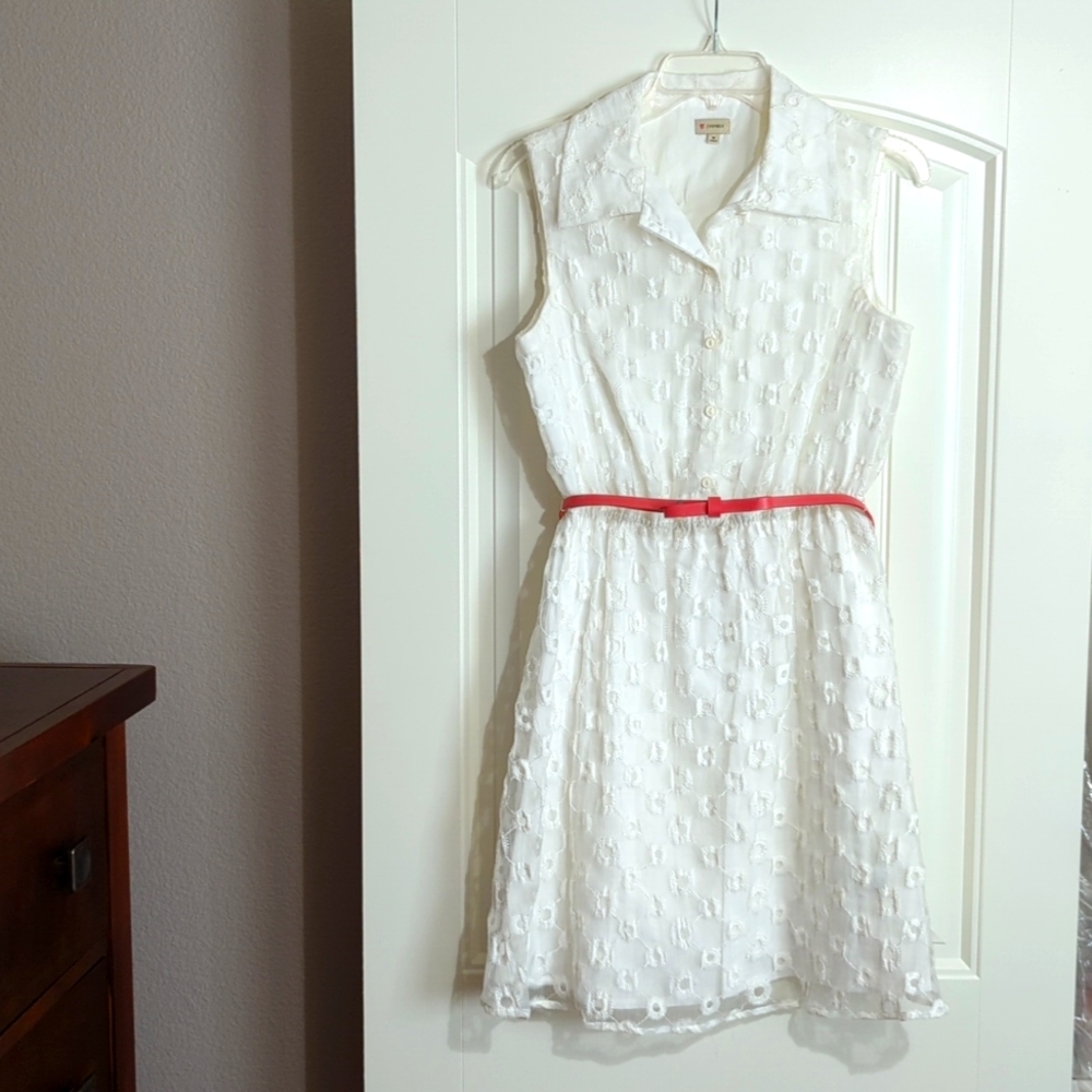 Cremieux white eyelet collared dress with pink belt. Medium.